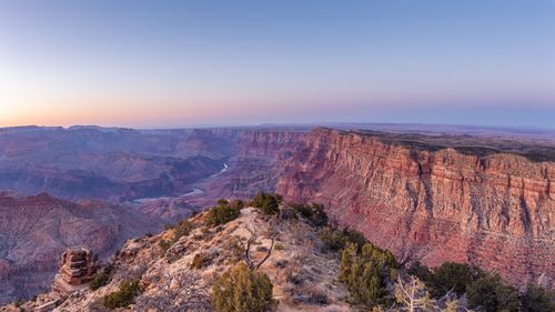 Free A stunning panoramic view of the Grand Canyon at dawn showcasing its majestic cliffs and vibrant colors. Stock Photo