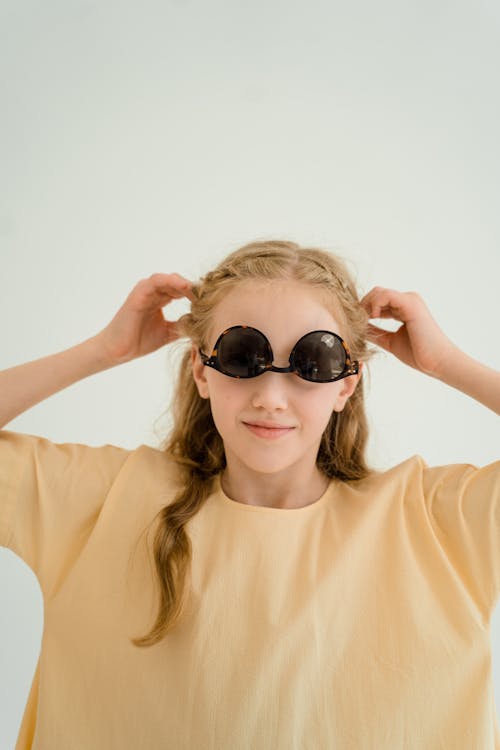 Kostenloses Stock Foto zu blick in die kamera, familie, kaukasische frau