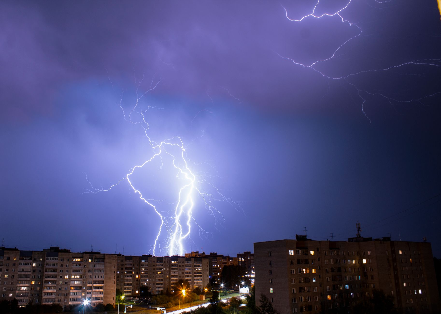Zeeland naar code geel door zwaar onweer met hagel