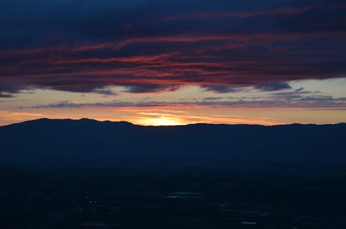 Darmowe zdjęcie z galerii z łańcuchy górskie, niebo zachód słońca, piękno przyrody