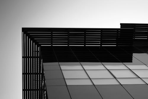 Darmowe zdjęcie z galerii z budynek od zewnątrz, czarno-biały, miasta