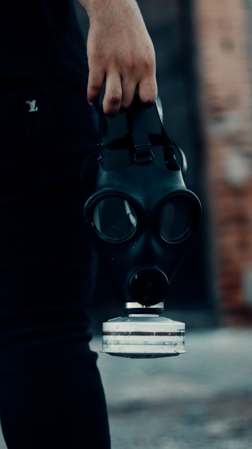 Free Close-Up Shot of a Person Holding a Gas Mask Stock Photo
