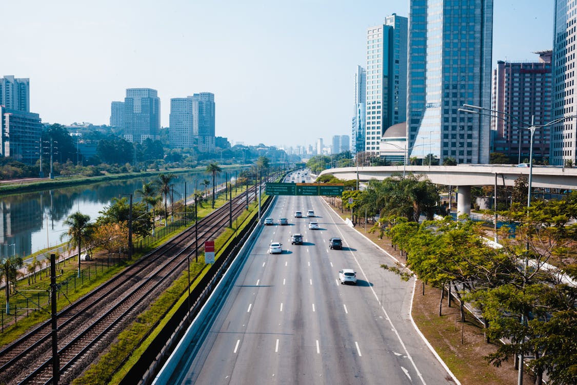 Foto aérea de avenida