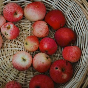 Close-up of the willow weave and apples inside the basket. Photo by Nikolaeva Nastia on Pexels