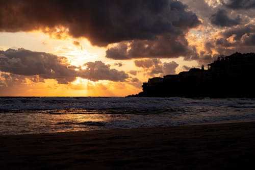 Безкоштовне стокове фото на тему «берег моря, Захід сонця, золота година»