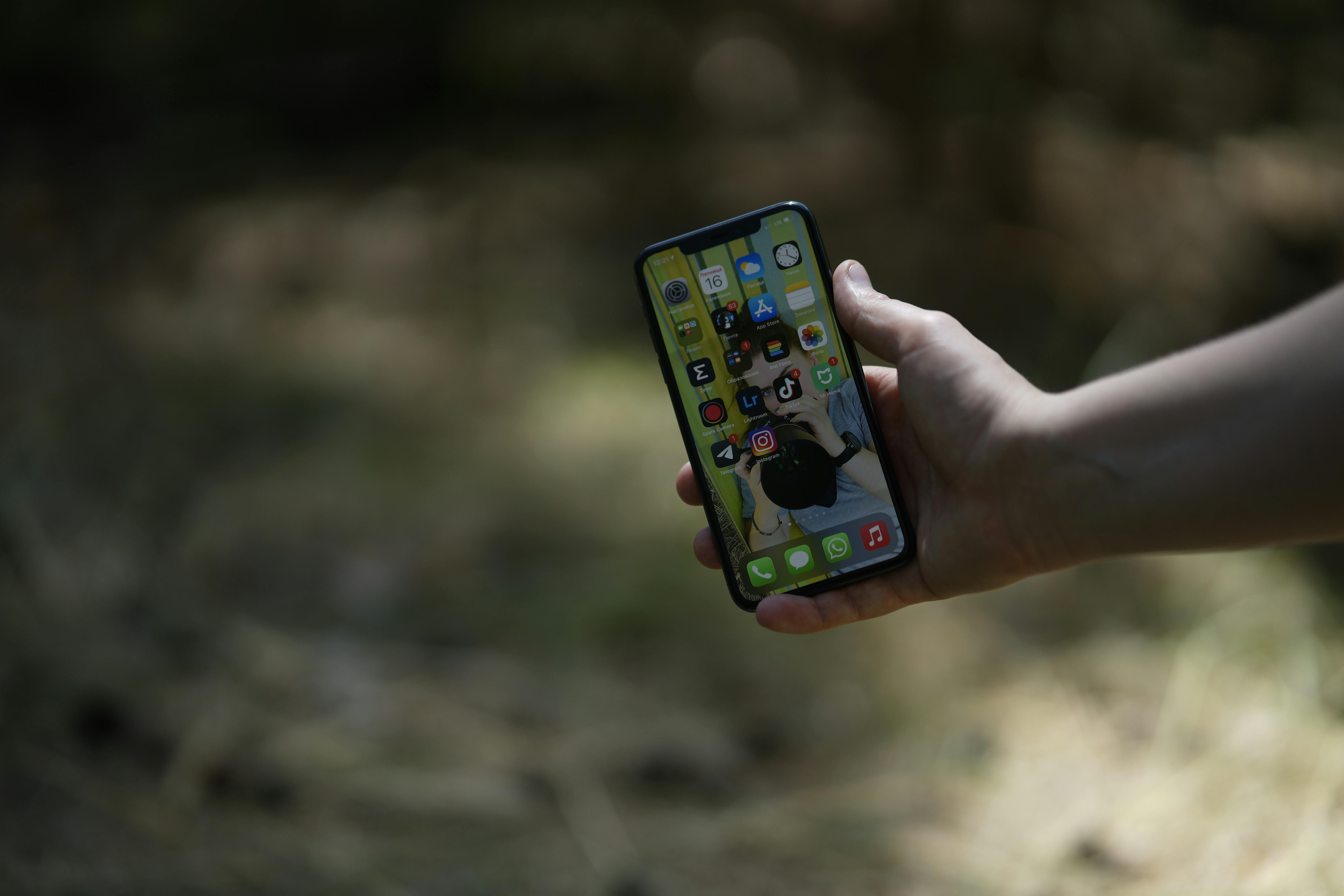 5 Productivity Apps That Will Turn Your Phone Into Your Ultimate Study Buddy — Photo by Natan Karnushin on Pexels
