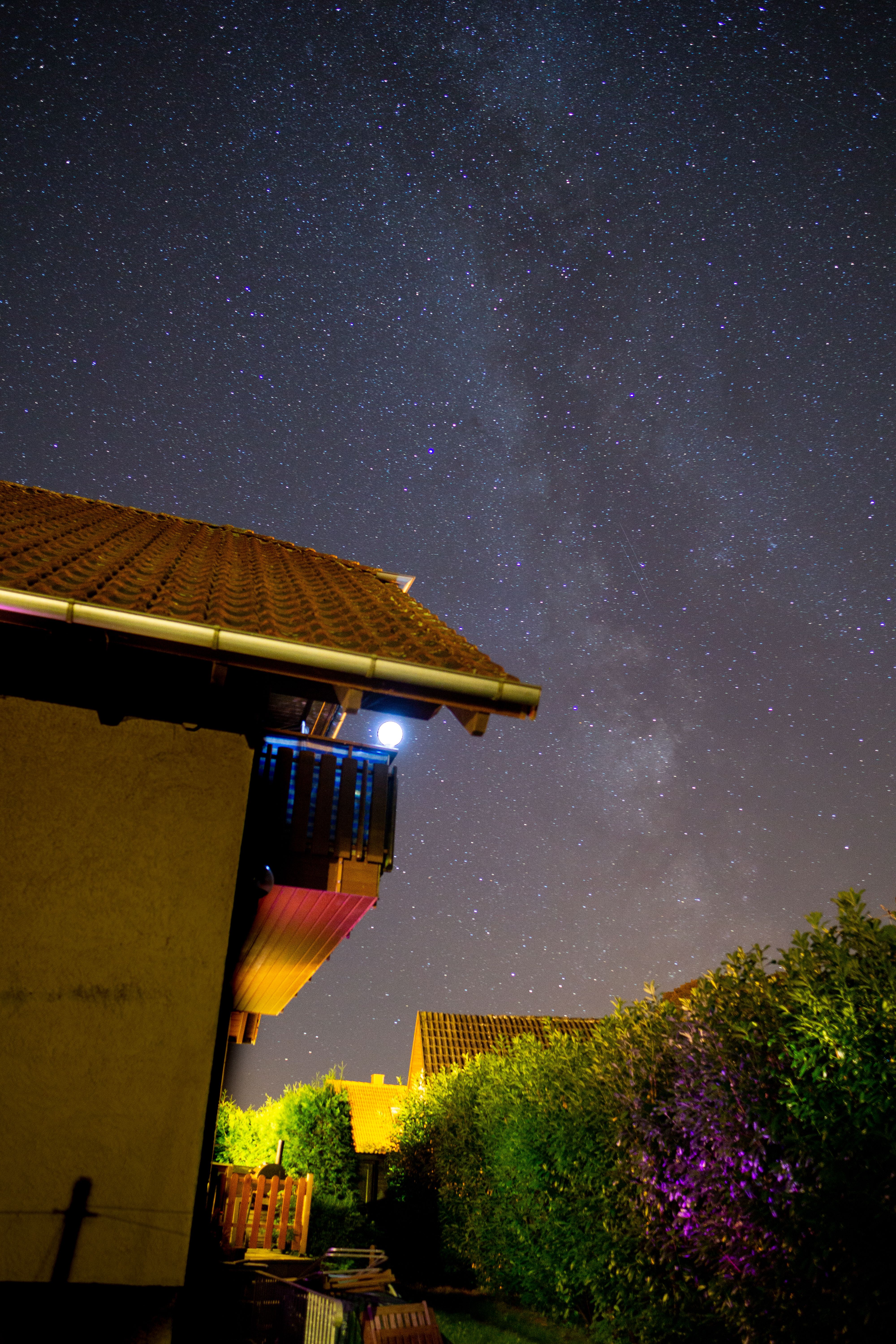 Concrete House Under the Starry Sky · Free Stock Photo