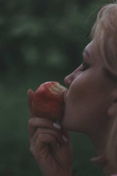 Gratis lagerfoto af æble, frugt, kvinde