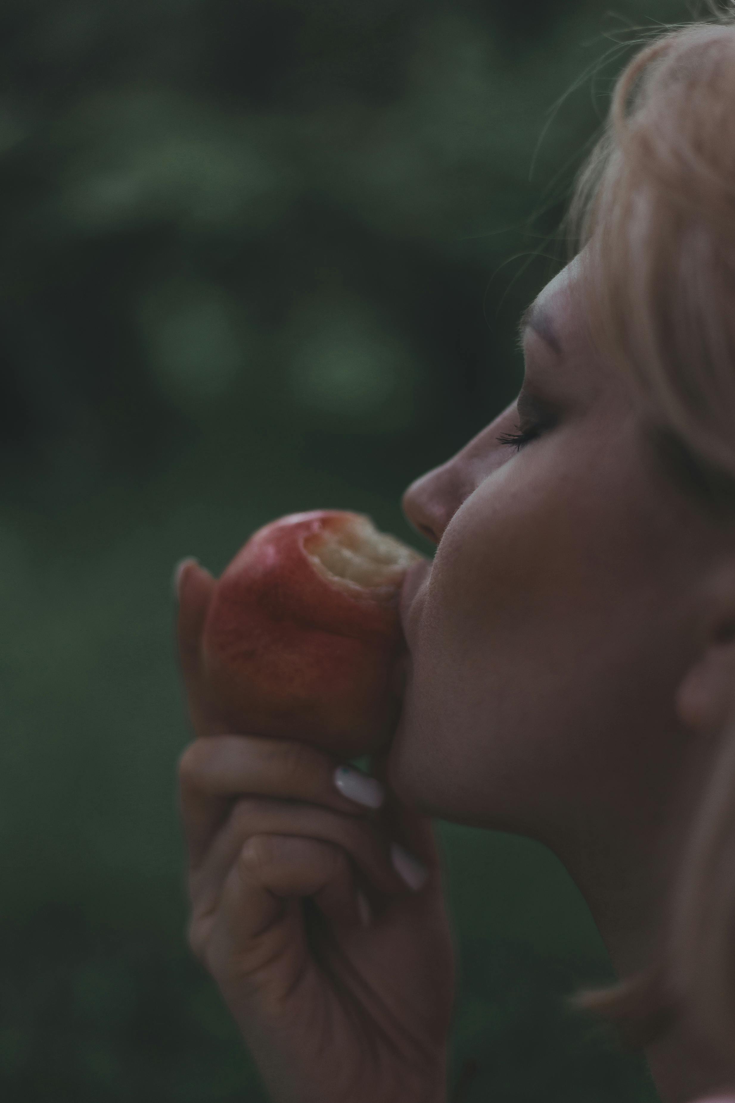 humans eating an apple