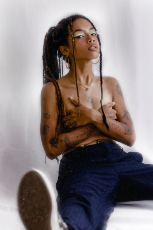 Photos gratuites de dreadlocks, être assis, femme afro-américaine