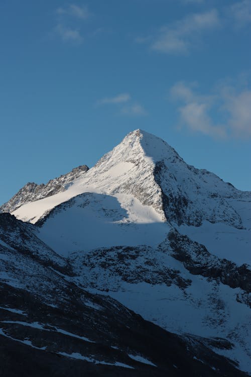 Безкоштовне стокове фото на тему «вертикальні постріл, вершина гори, гора»