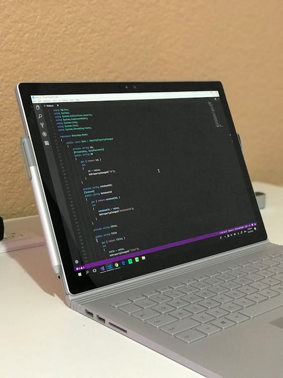 Photo Gratuite De Code Informatique Livre De Surface Photo Gratuite De Code Informatique Livre De Surface