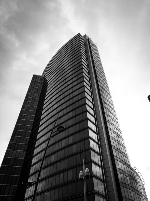 Free Dynamic contrast of a skyscraper reaching into the sky in stark black and white. Stock Photo