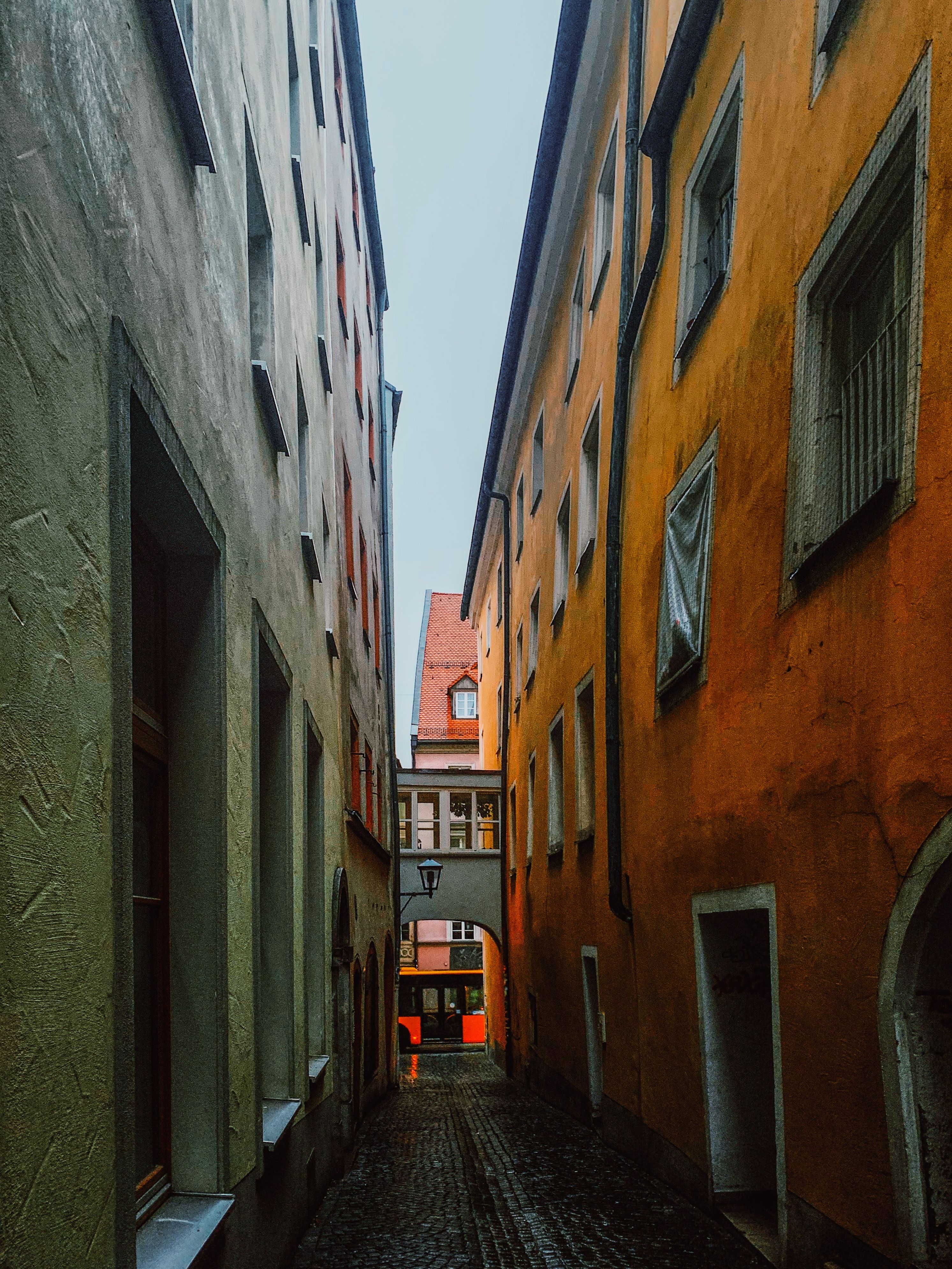 Narrow Alley in Between Buildings · Free Stock Photo