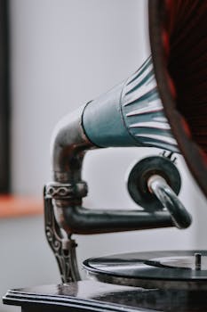 Detailed view of a classic gramophone with record, showcasing vintage audio technology.