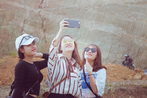 Free Three Woman Doing Some Selfie Stock Photo