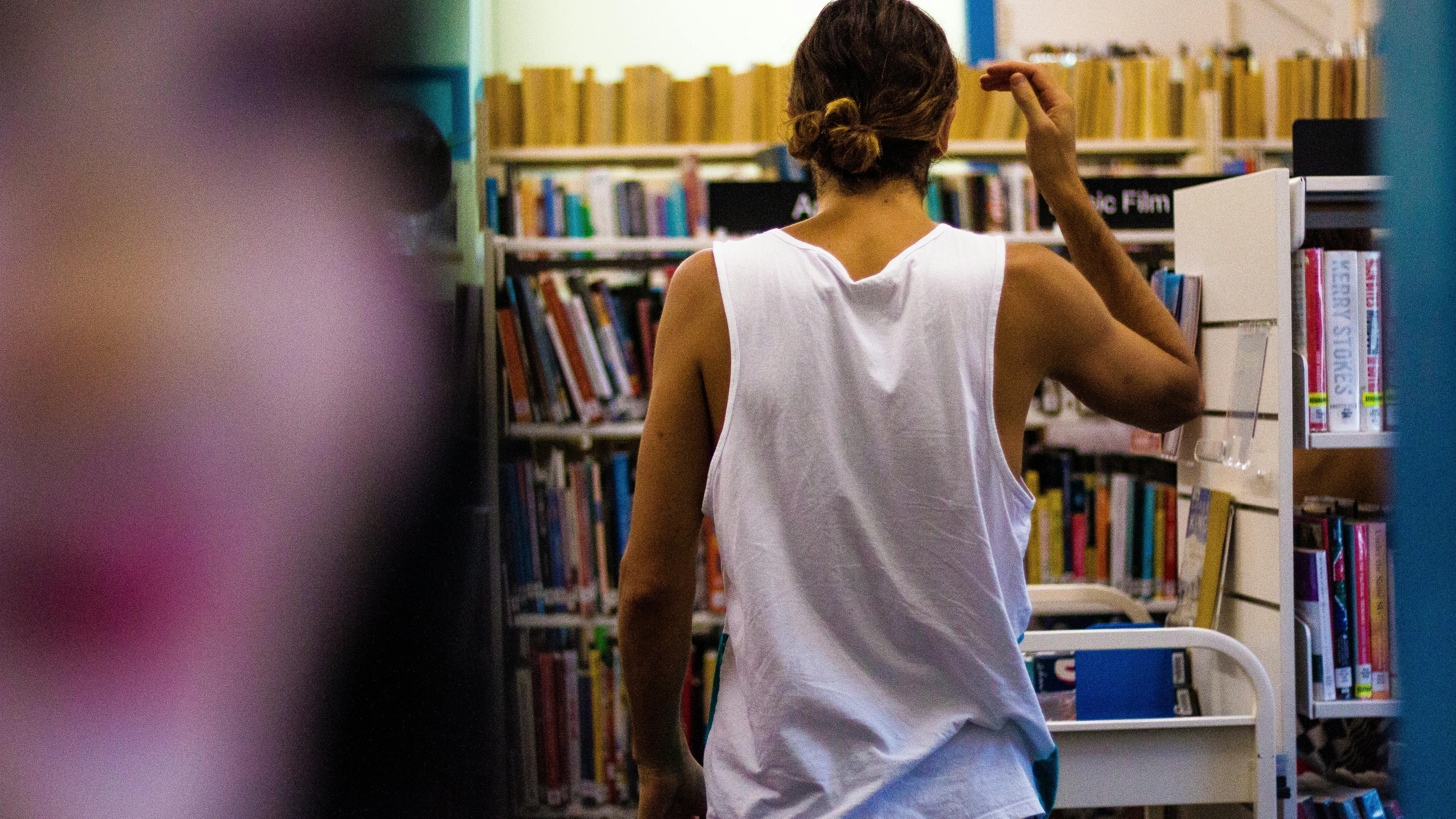 Gratis lagerfoto af almindelige mennesker, baggrund, bibliotek Lagerfoto