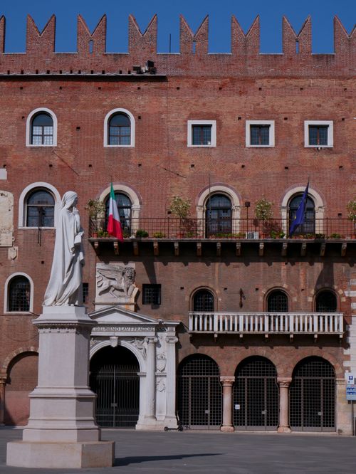 Free Majestic view of an Italian landmark with a prominent statue in front. Stock Photo