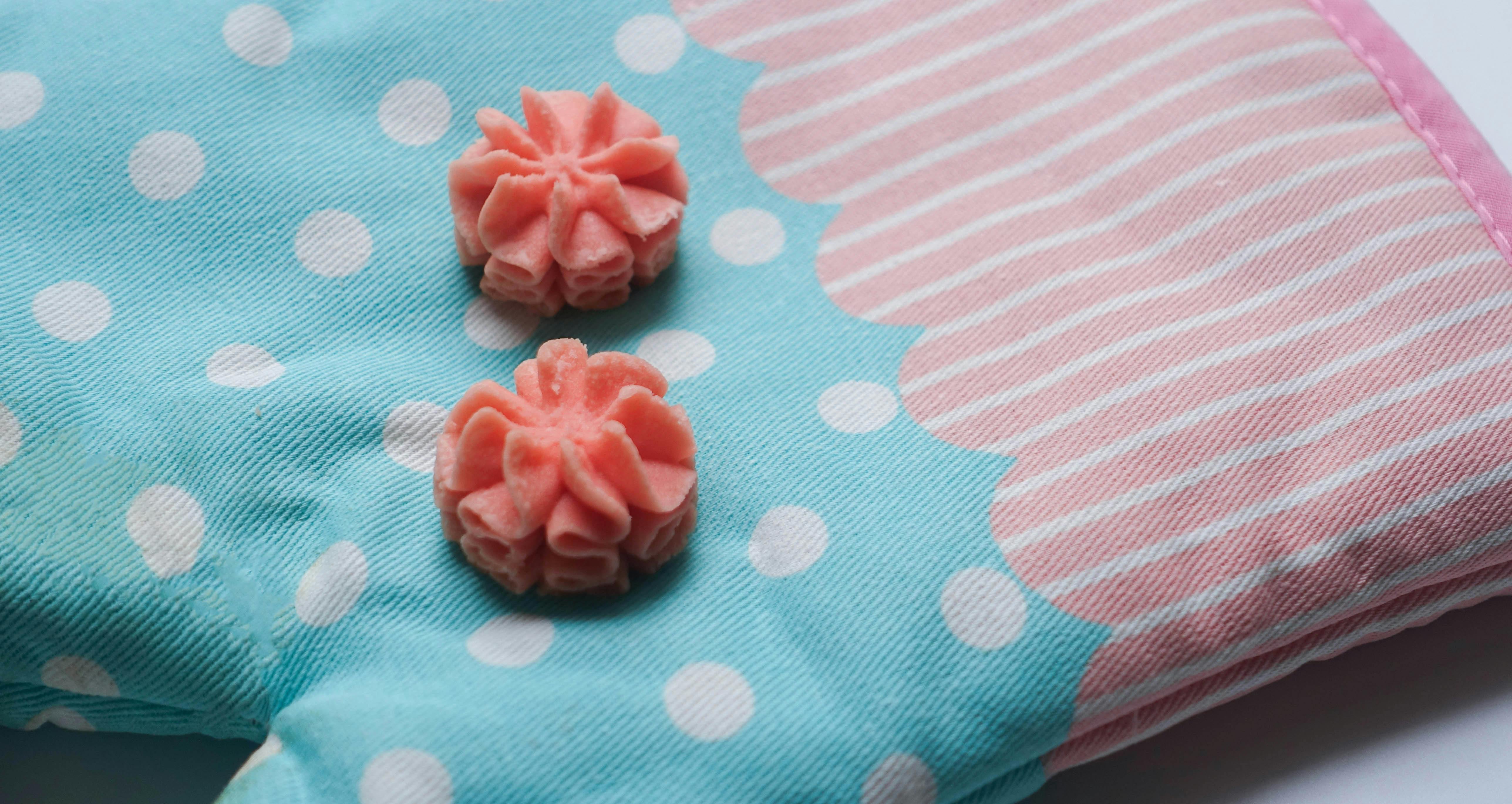 Fırında Sebzeli Tavuk But Tarifi: Hem Pratik Hem de Lezzetli Bir Ana Yemek