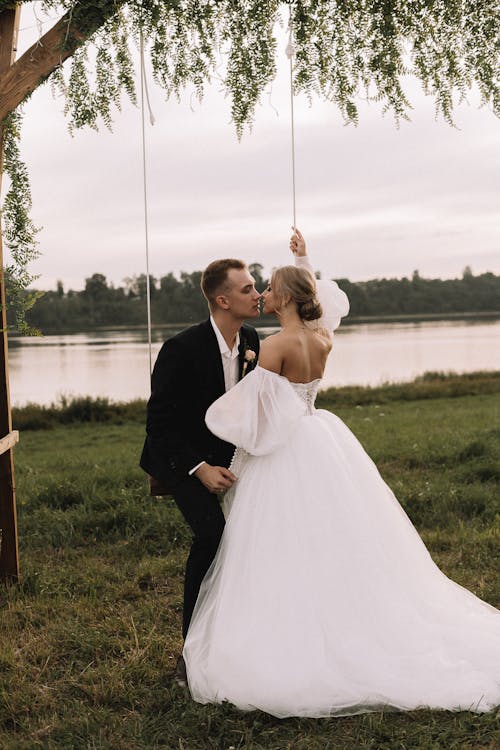 Безкоштовне стокове фото на тему «весілля, весільна сукня, вигляд спереду»