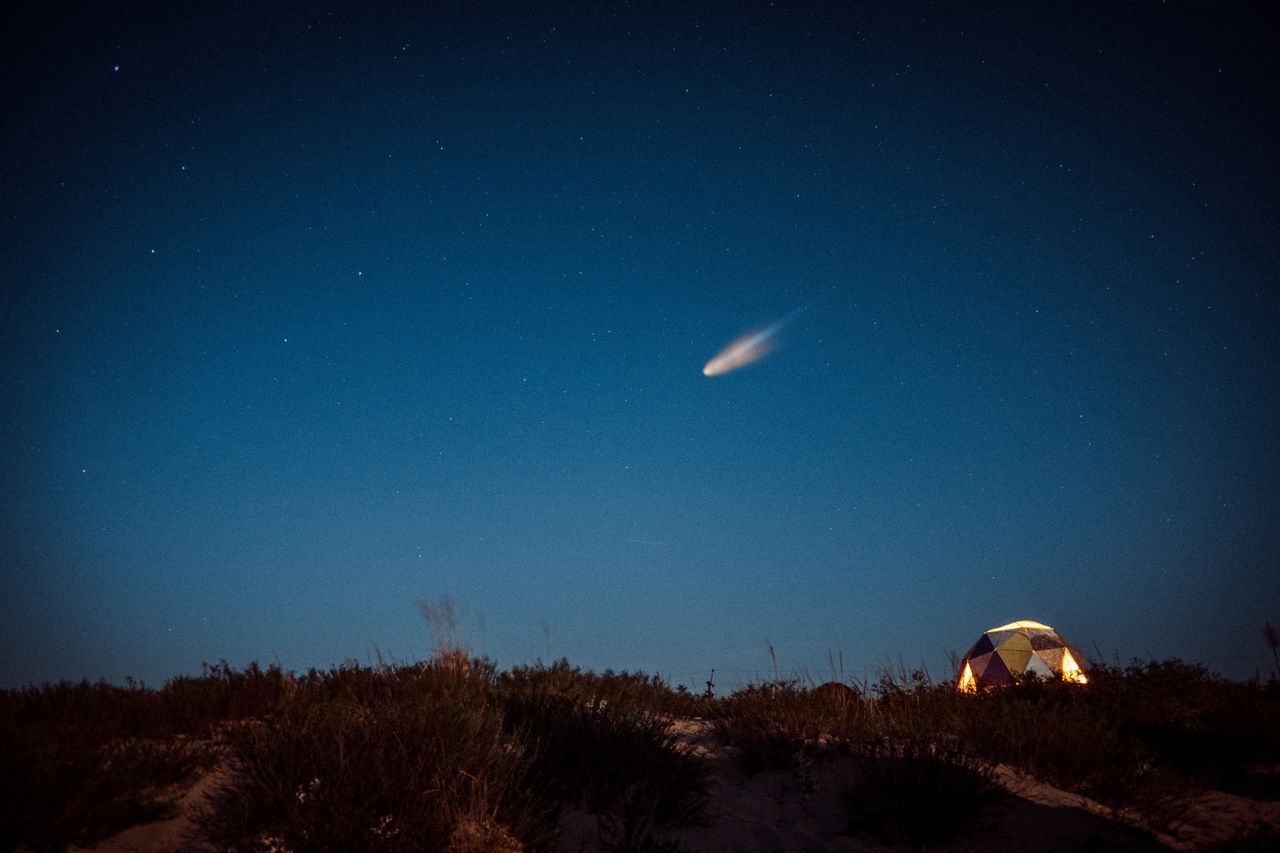 Ilustracija meteorita koji ulazi u atmosferu