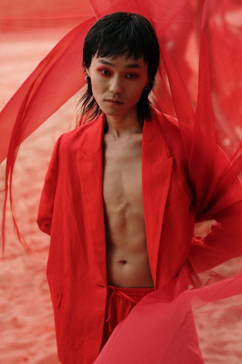 Darmowe zdjęcie z galerii z azjata, czarne włosy, czerwona tkanina