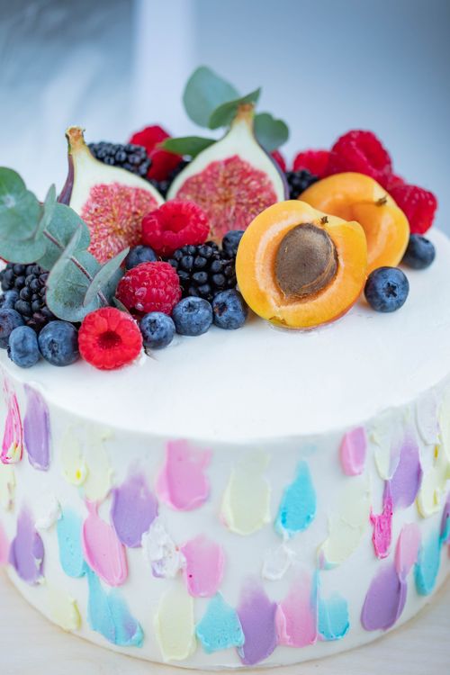 Free Vibrant cake adorned with fresh figs, apricots, and berries, perfect for any celebration. Stock Photo