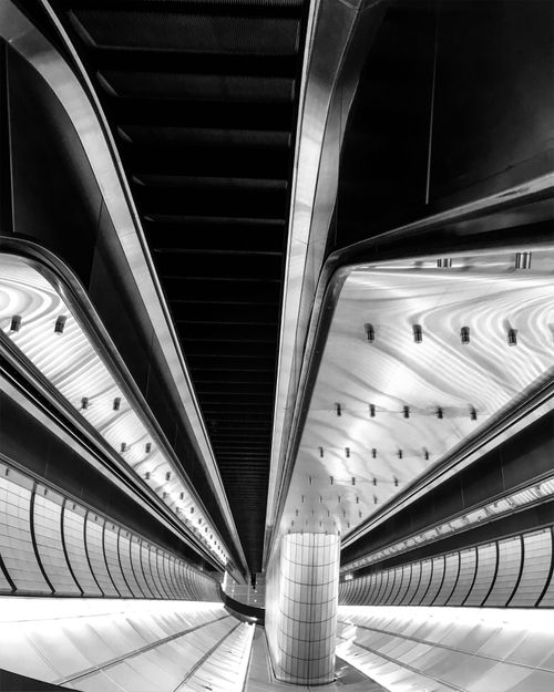 Free Striking black and white image of a subway escalator in New York City’s modern architecture. Stock Photo