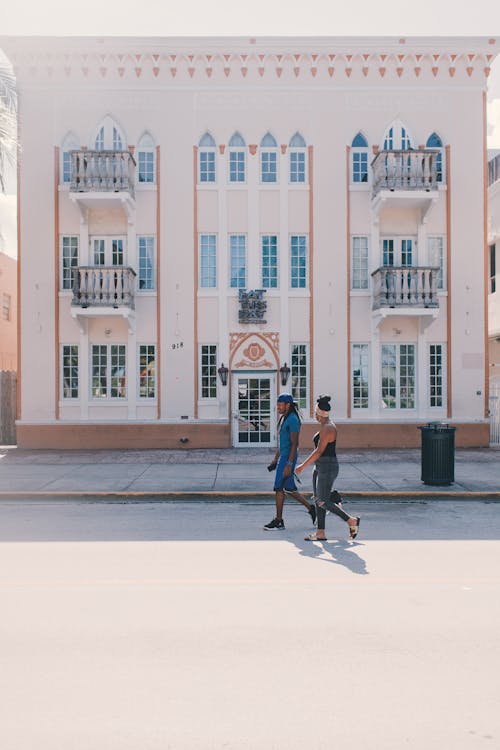 Foto d'estoc gratuïta de a l'aire lliure, caminant, disseny arquitectònic