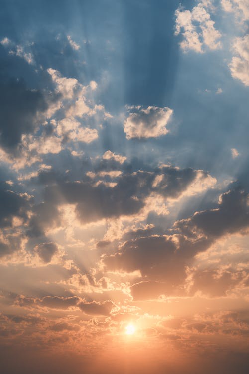 Free White Clouds and Blue Sky Stock Photo