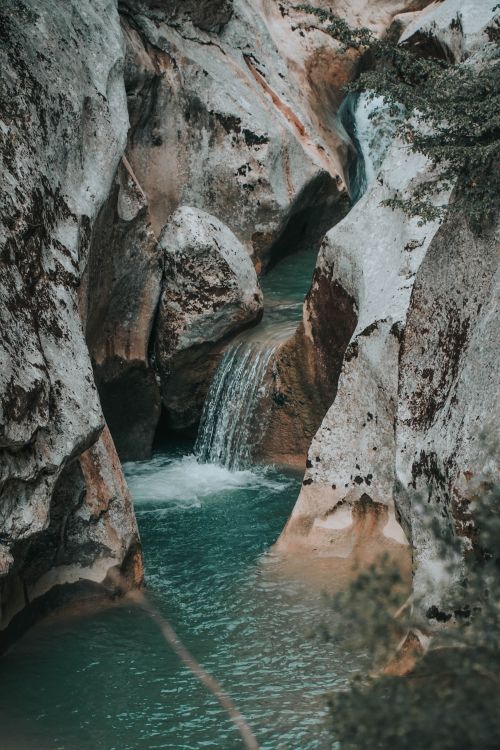 Free Serene waterfall cascading through rocky formations in Bartın, Türkiye, creating a tranquil scene. Stock Photo