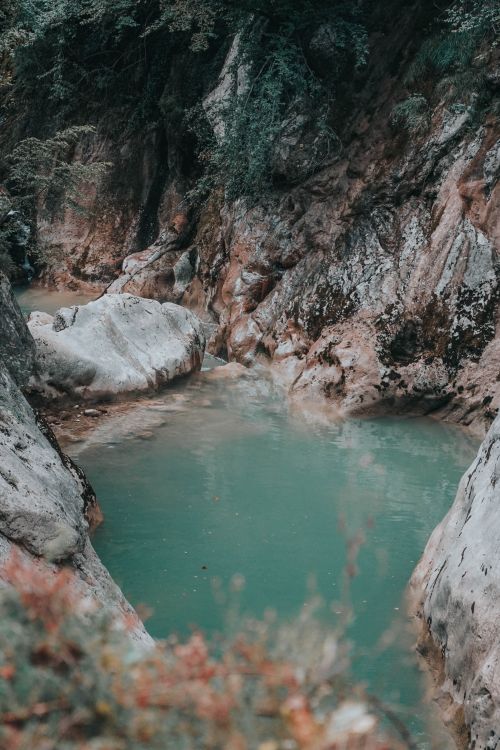 Free Calm turquoise stream surrounded by rocky terrain in Bartın, Türkiye, showcasing nature's beauty. Stock Photo