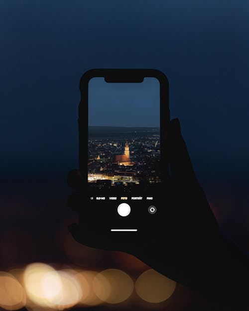 Бесплатное стоковое фото с iphone, вертикальный выстрел, город