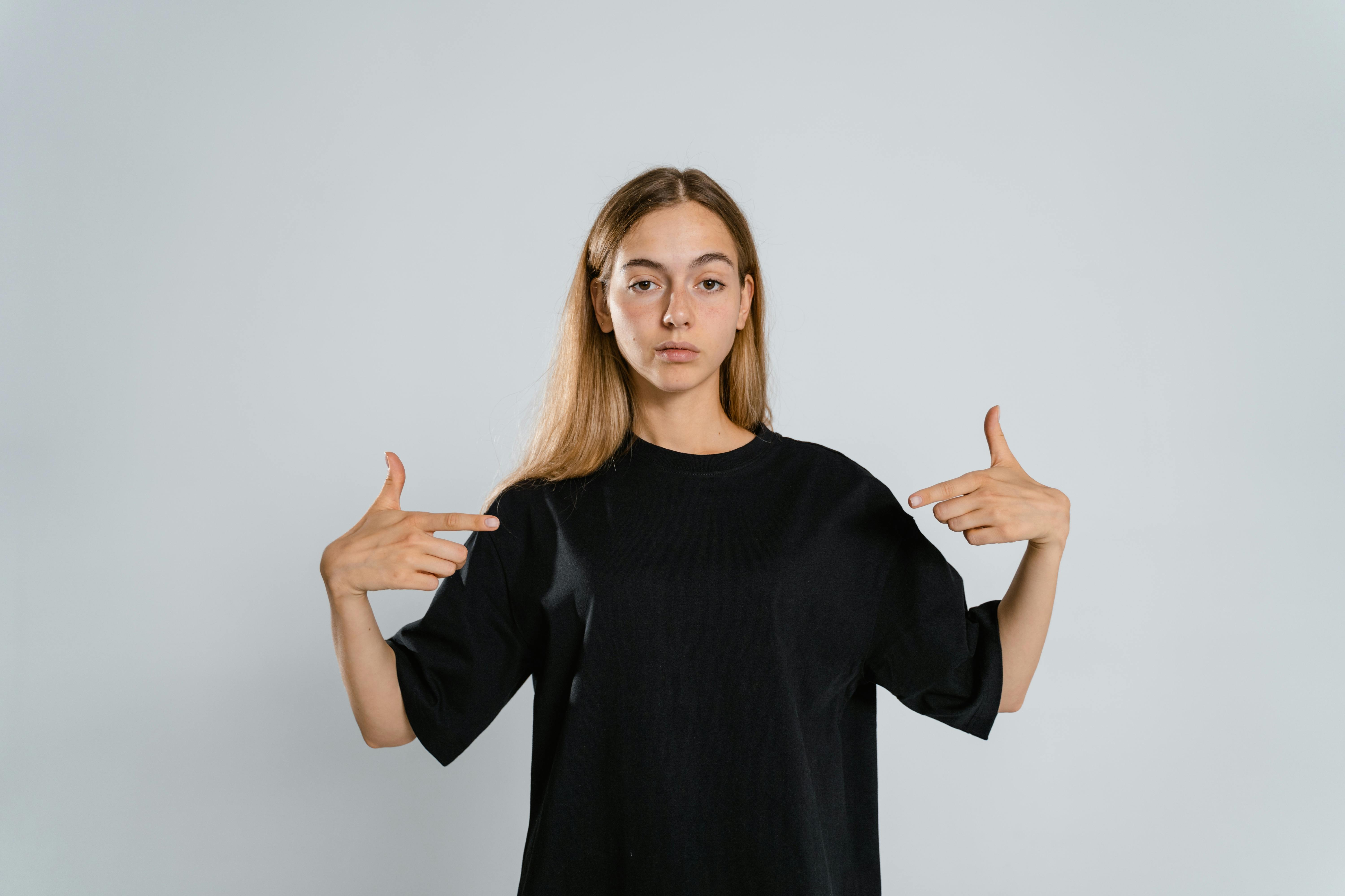 Free Woman in Black Crew Neck T-shirt Stock Photo