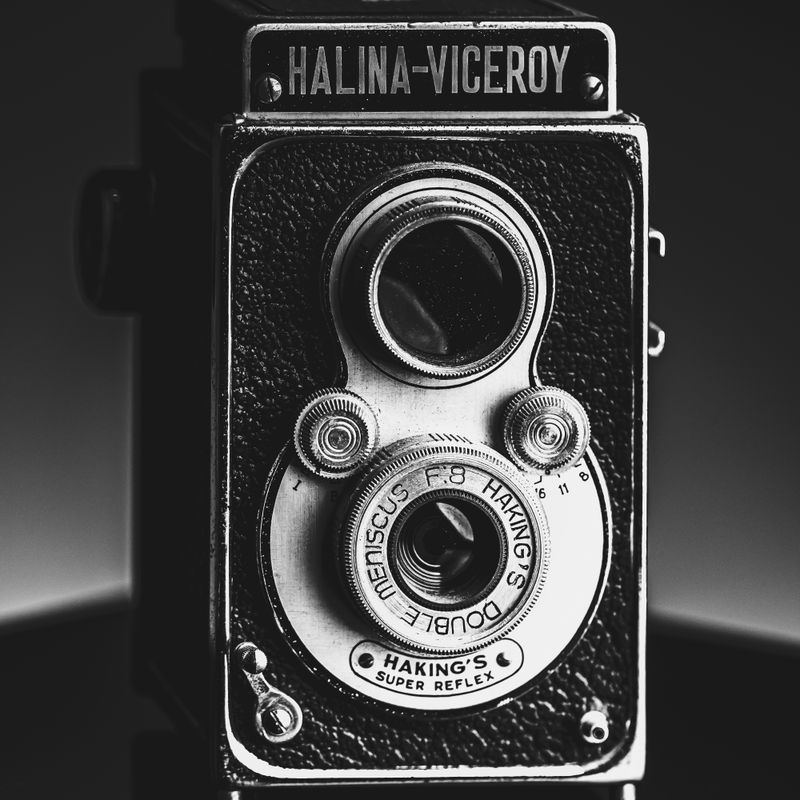 Medium format twin lens reflex camera