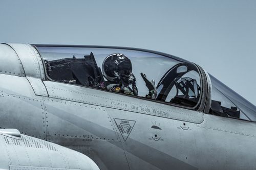 Free A detailed view of a pilot in a military aircraft cockpit, showcasing aviation technology. Stock Photo