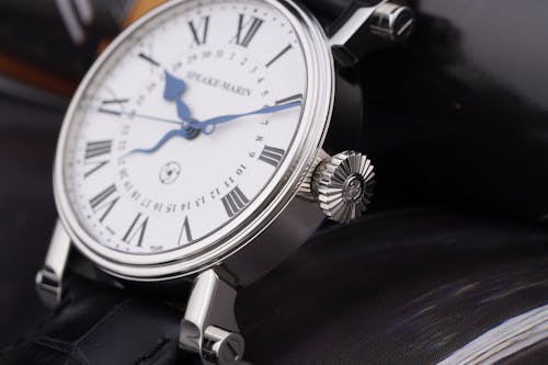Free Close-up Photo of Silver Watch Stock Photo