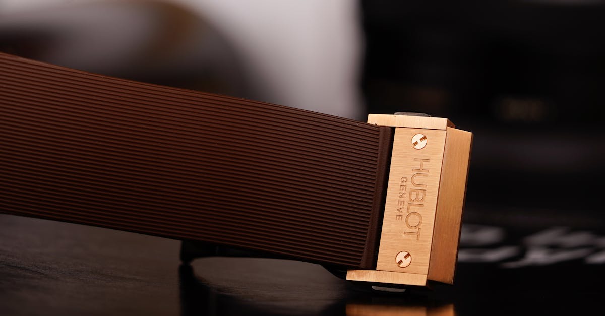 What does the lock mean on Google messages