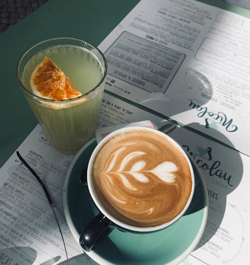 cappuccino, çekici, Fincan içeren Ücretsiz stok fotoğraf