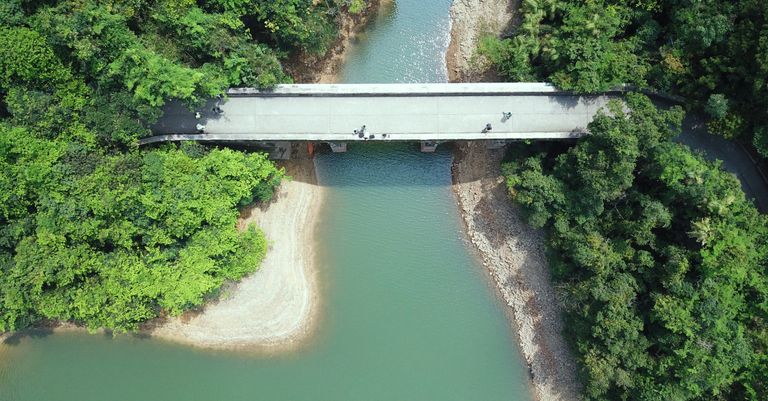 Kim Jong Un crosses new bridge linking North Korea and China