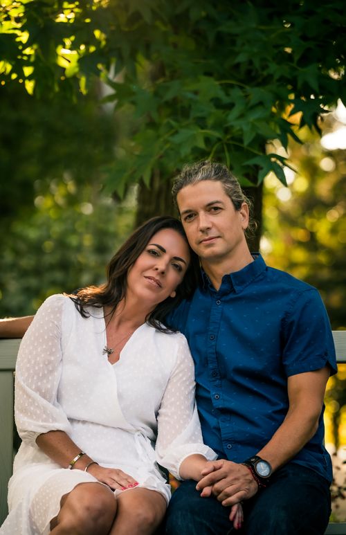 Free A loving couple enjoys a peaceful moment together in an outdoor park setting, surrounded by nature. Stock Photo