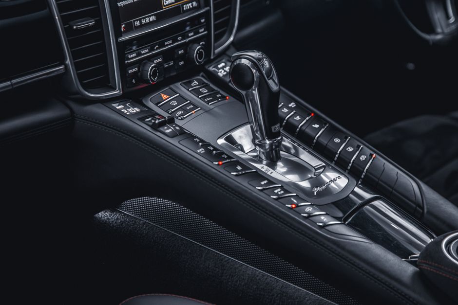 Suporturi telefon și modulatoare FM auto de la ElectroConect.ro — călătorește confortabil cu accesoriile potrivite, de la 29 lei