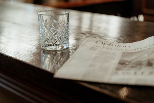Bezpłatne Darmowe zdjęcie z galerii z bar, drewniany stół, drink Zdjęcie z galerii