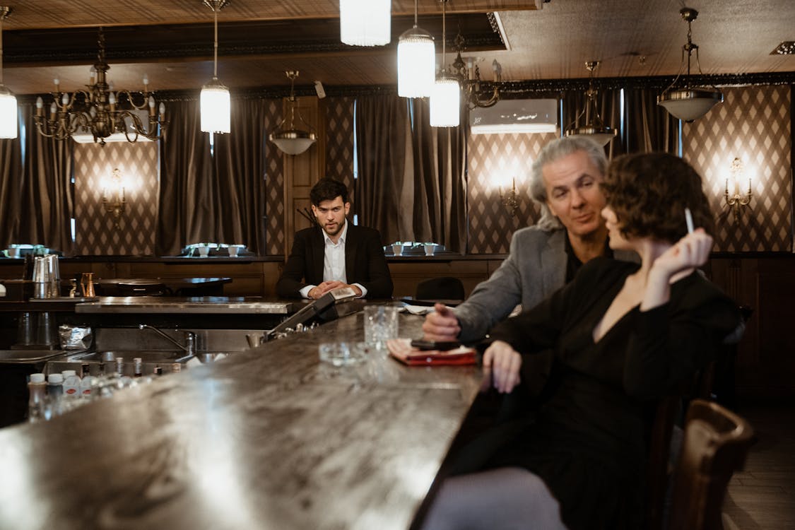 People Inside a Bar · Free Stock Photo