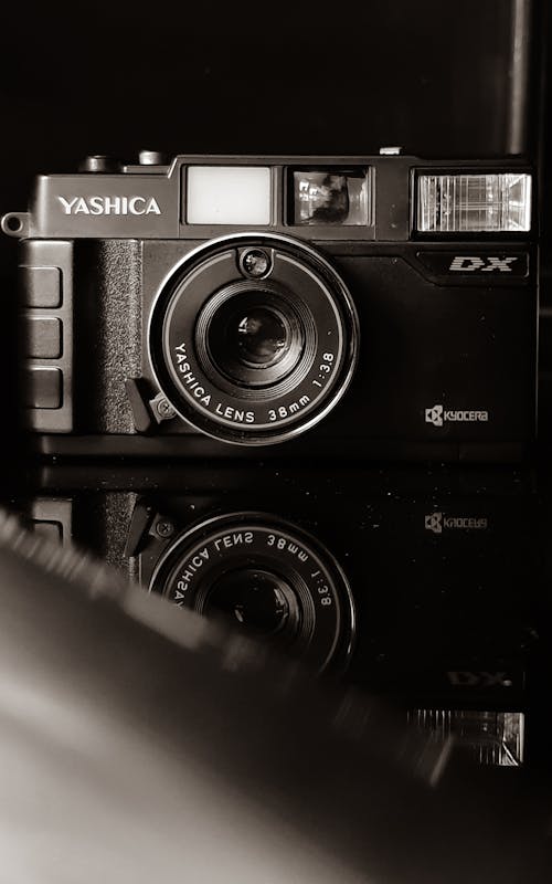 免費 Yashica, 單色, 垂直拍攝 的 免費圖庫相片 圖庫相片