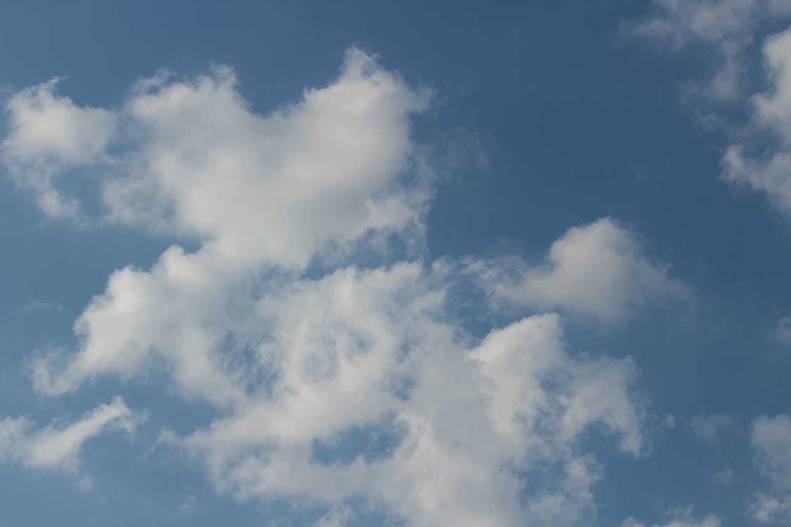 晴天 曇り空 灰色の空の無料の写真素材