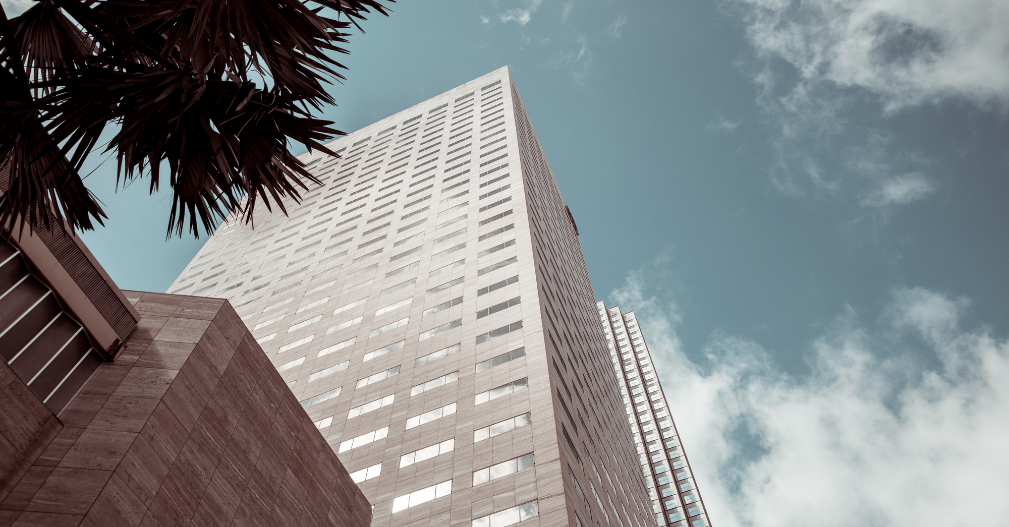 Vanguard's VOO Beats BlackRock's IVV: Fund Structure Drives Higher Returns