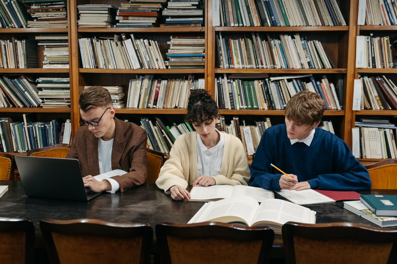Study Finds AI Models Outperforming Law Students in Recent University Exams