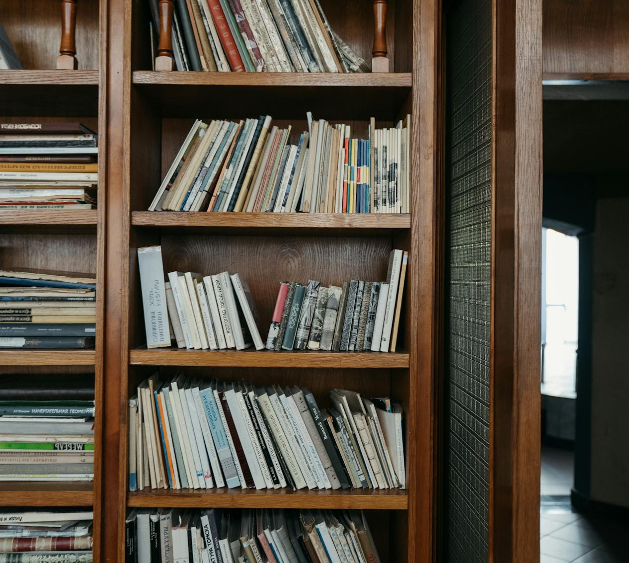 4,000+ Best Library Photos · 100% Free Download · Pexels Stock Photos