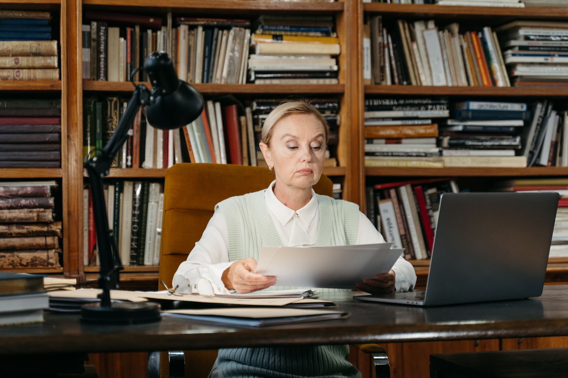 comparing top desk lamp for seniors on Amazon